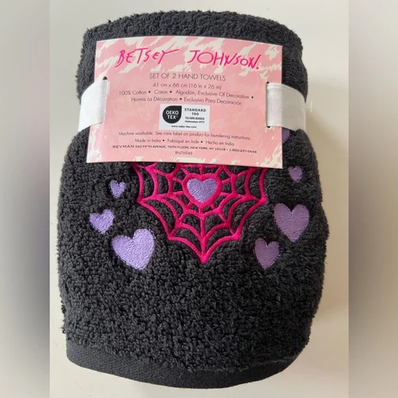 Betsey Johnson Spiderweb Heart Hand Towels - Picture 3 of 3